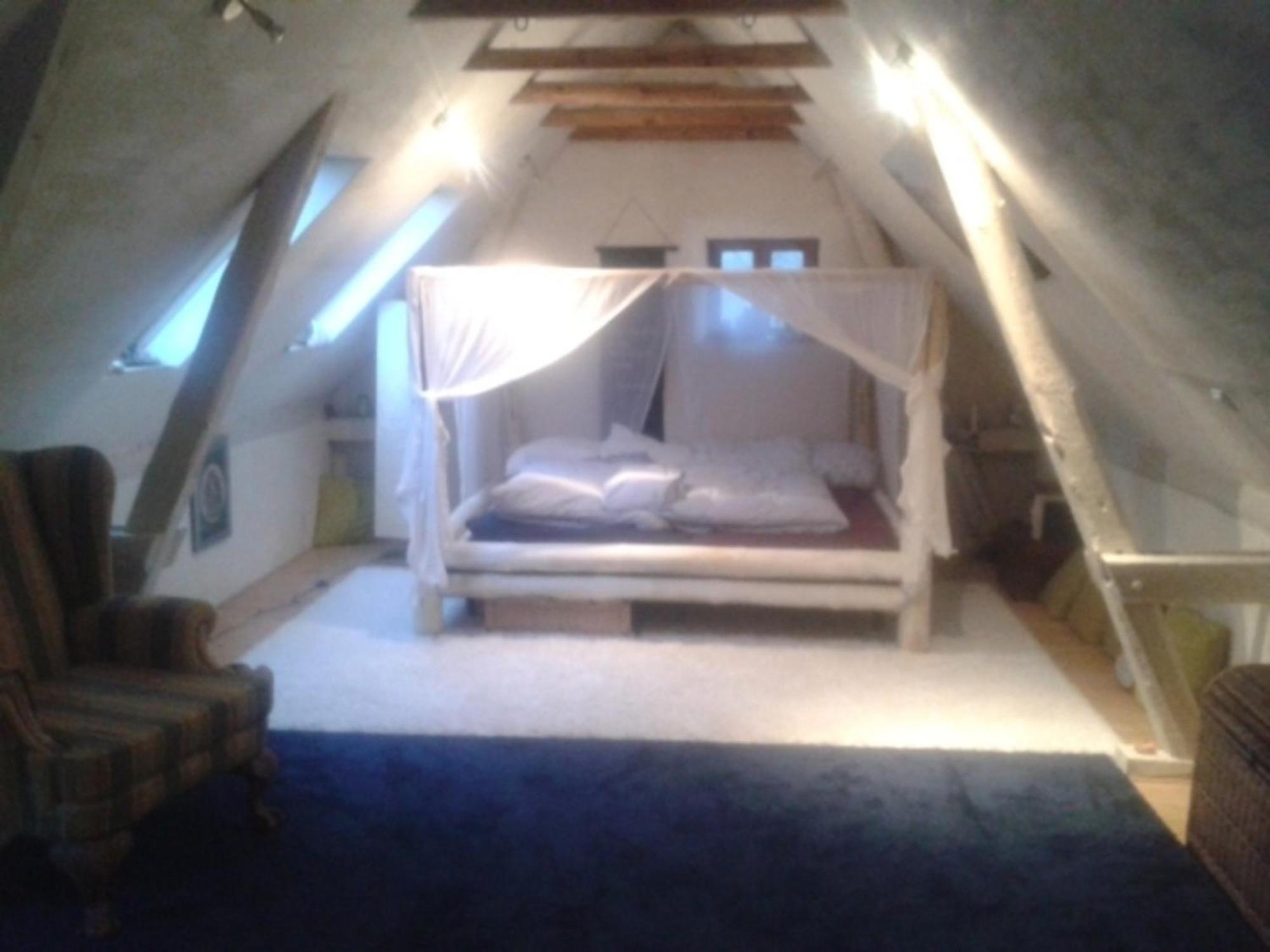 Grosse Hobbithoehle Mit Gemeinschaftsgarten Neustadt am Rubenberge Bagian luar foto