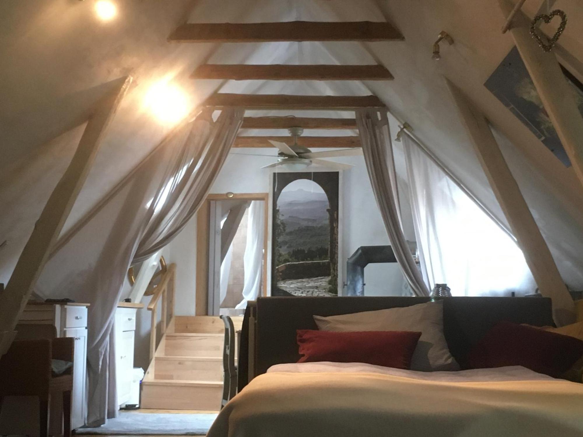 Grosse Hobbithoehle Mit Gemeinschaftsgarten Neustadt am Rubenberge Bagian luar foto